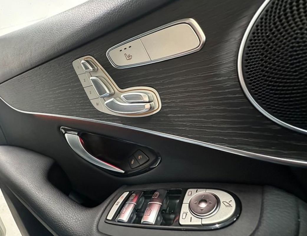 Used 2021 Mercedes-Benz GLC 300 4MATIC image 27