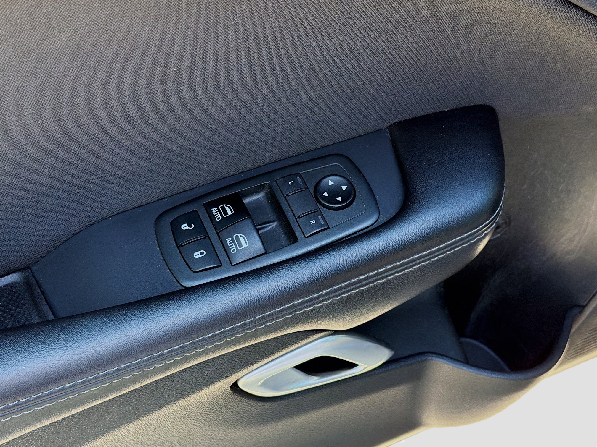 Used 2019 Dodge Challenger SXT image 22