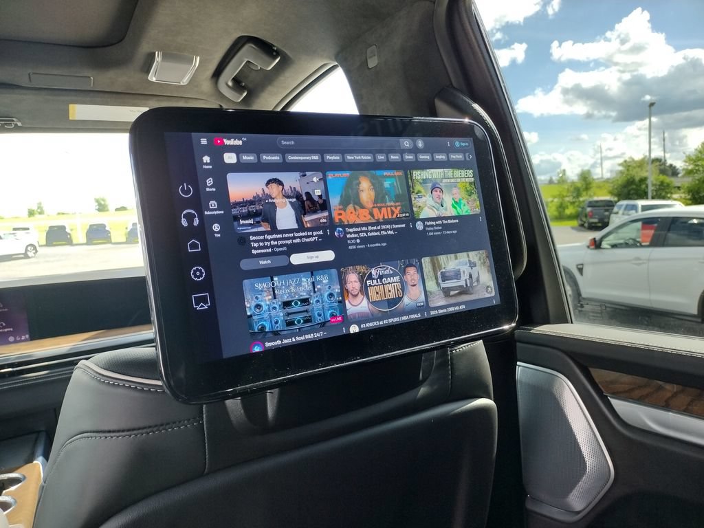 Used 2026 Cadillac Escalade Platinum Sport AWD/4WD image 10