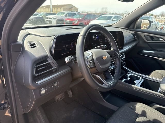 Used 2025 Chevrolet Traverse LT image 11