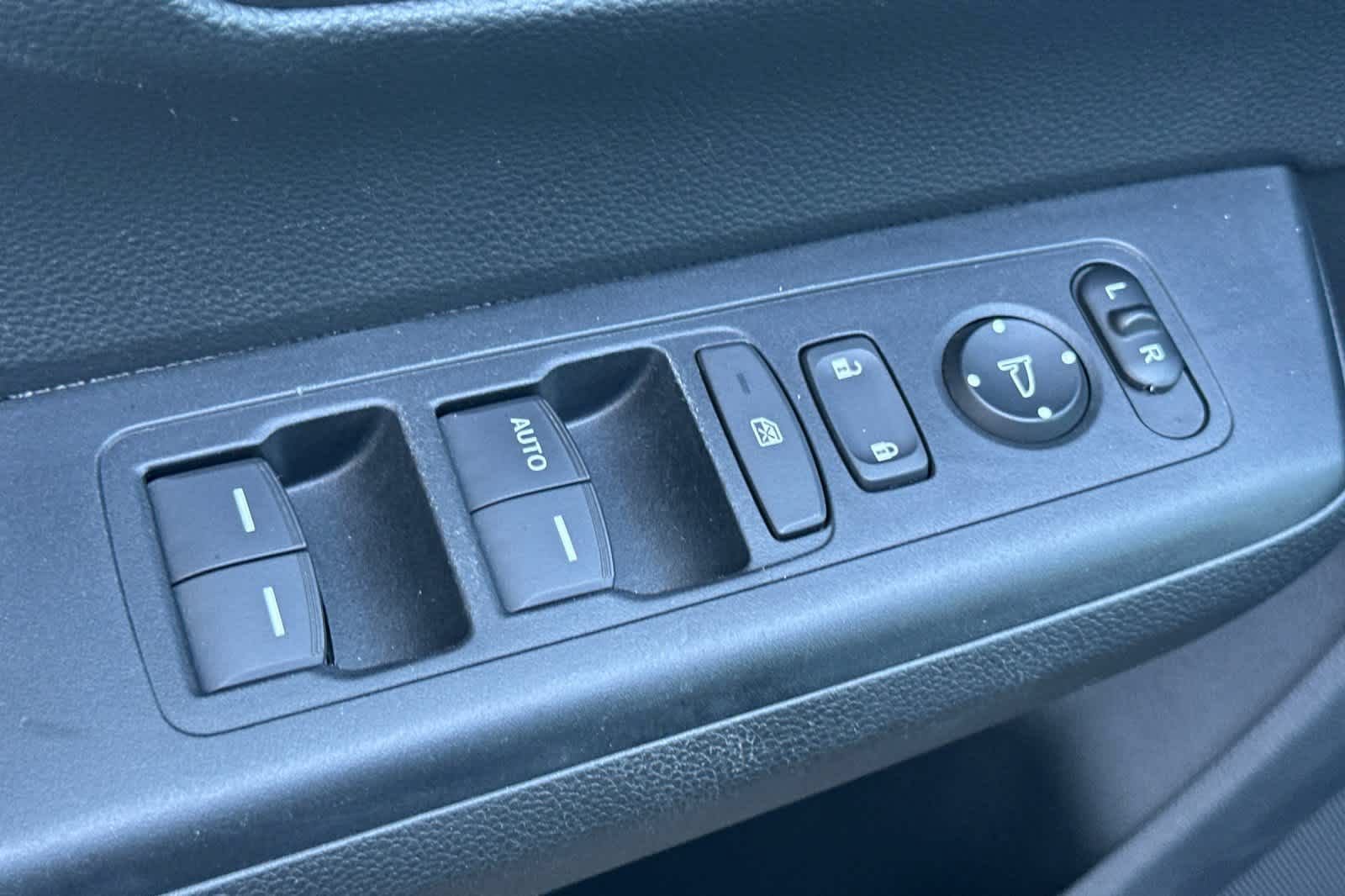 Used 2025 Honda CR-V LX image 13
