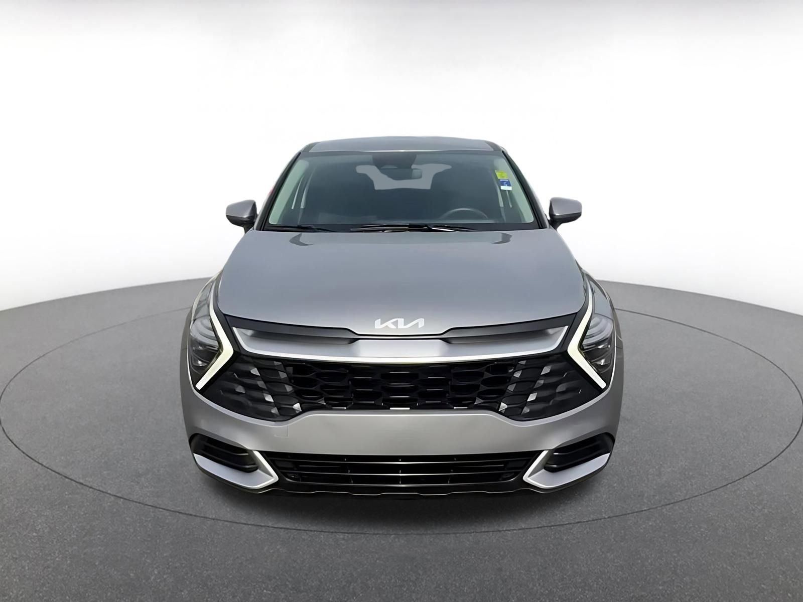 Used 2025 Kia Sportage LX image 4