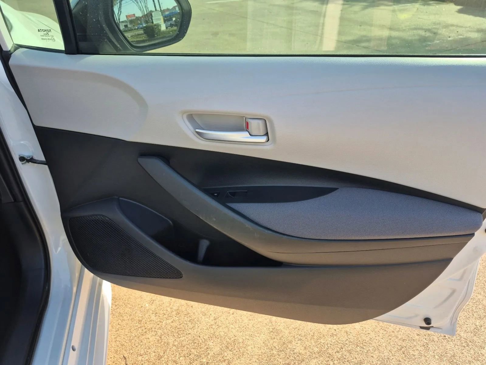 Used 2020 Toyota Corolla L FWD image 14