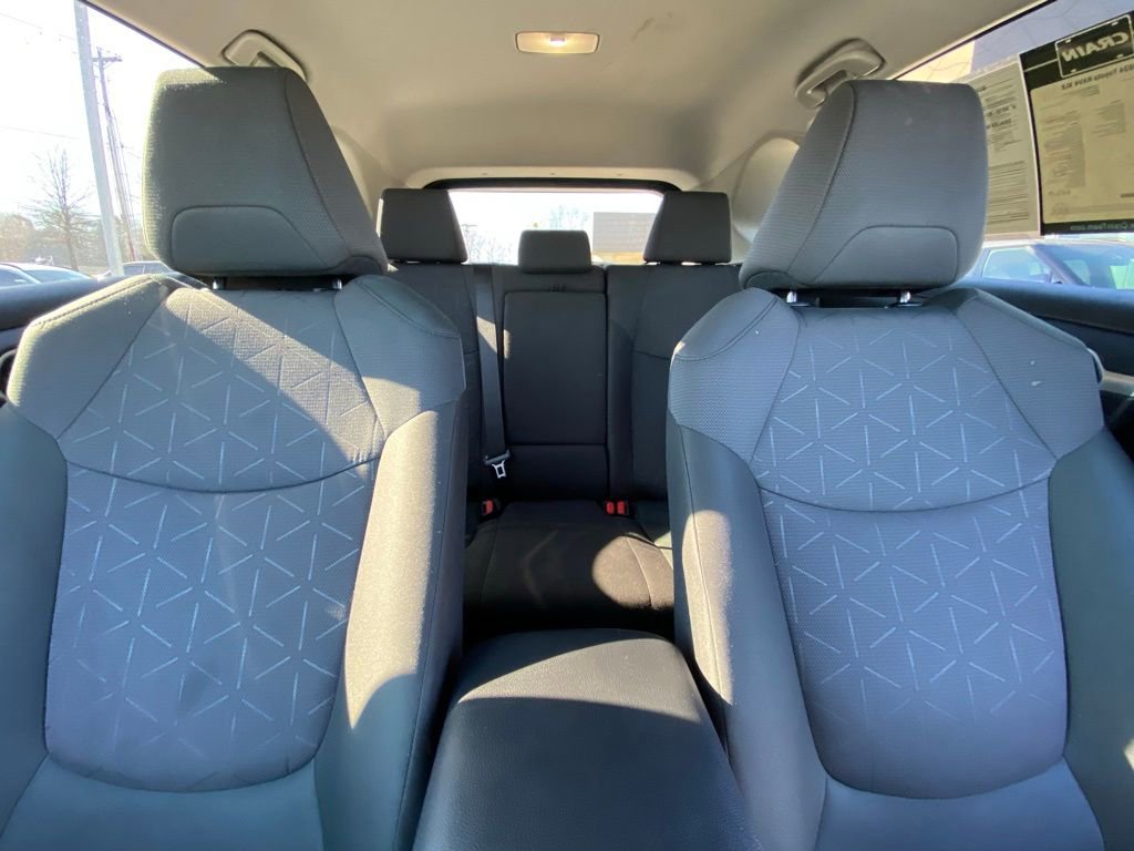 Used 2024 Toyota RAV4 XLE FWD image 28