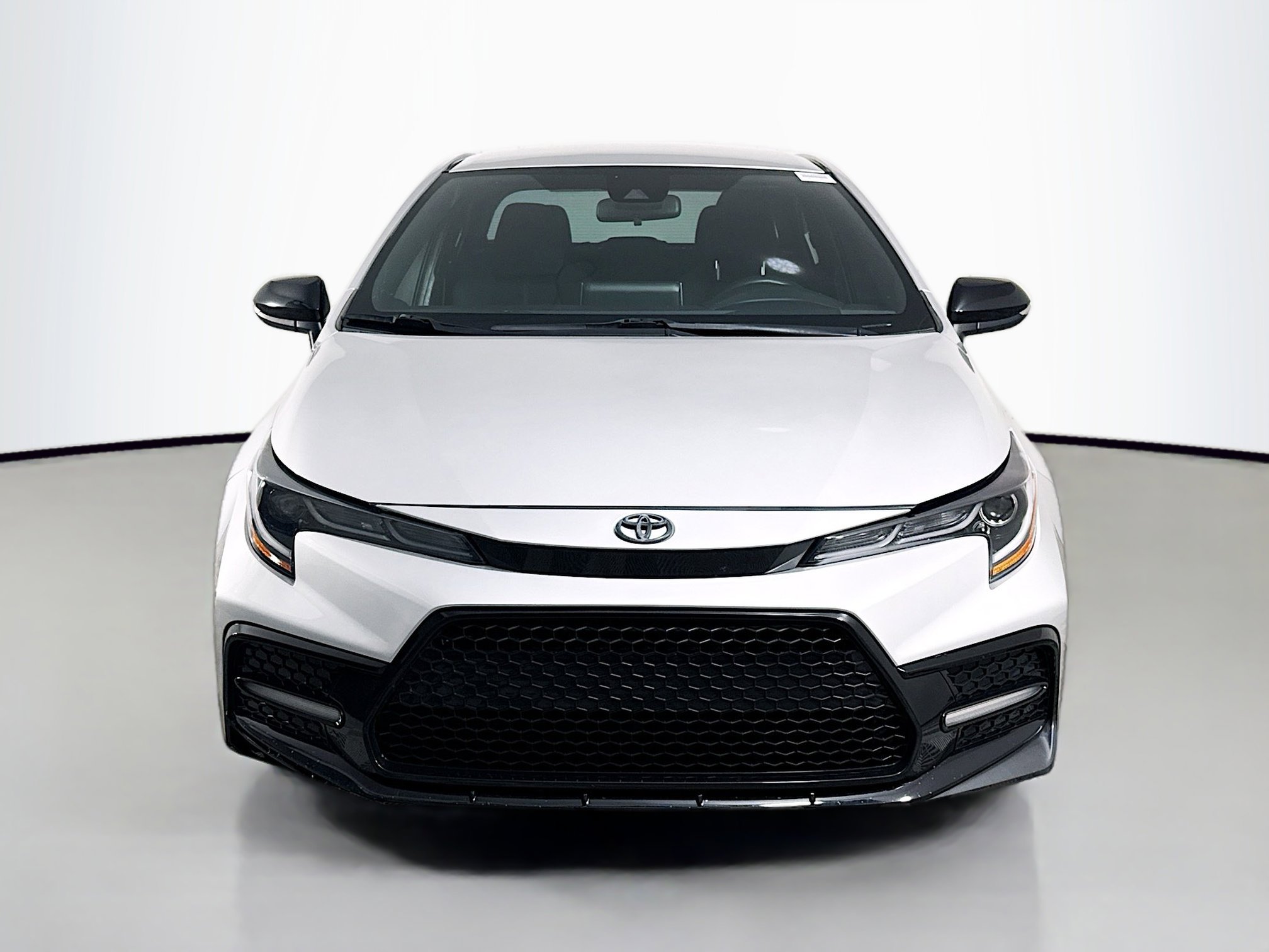 Used 2020 Toyota Corolla SE FWD image 2