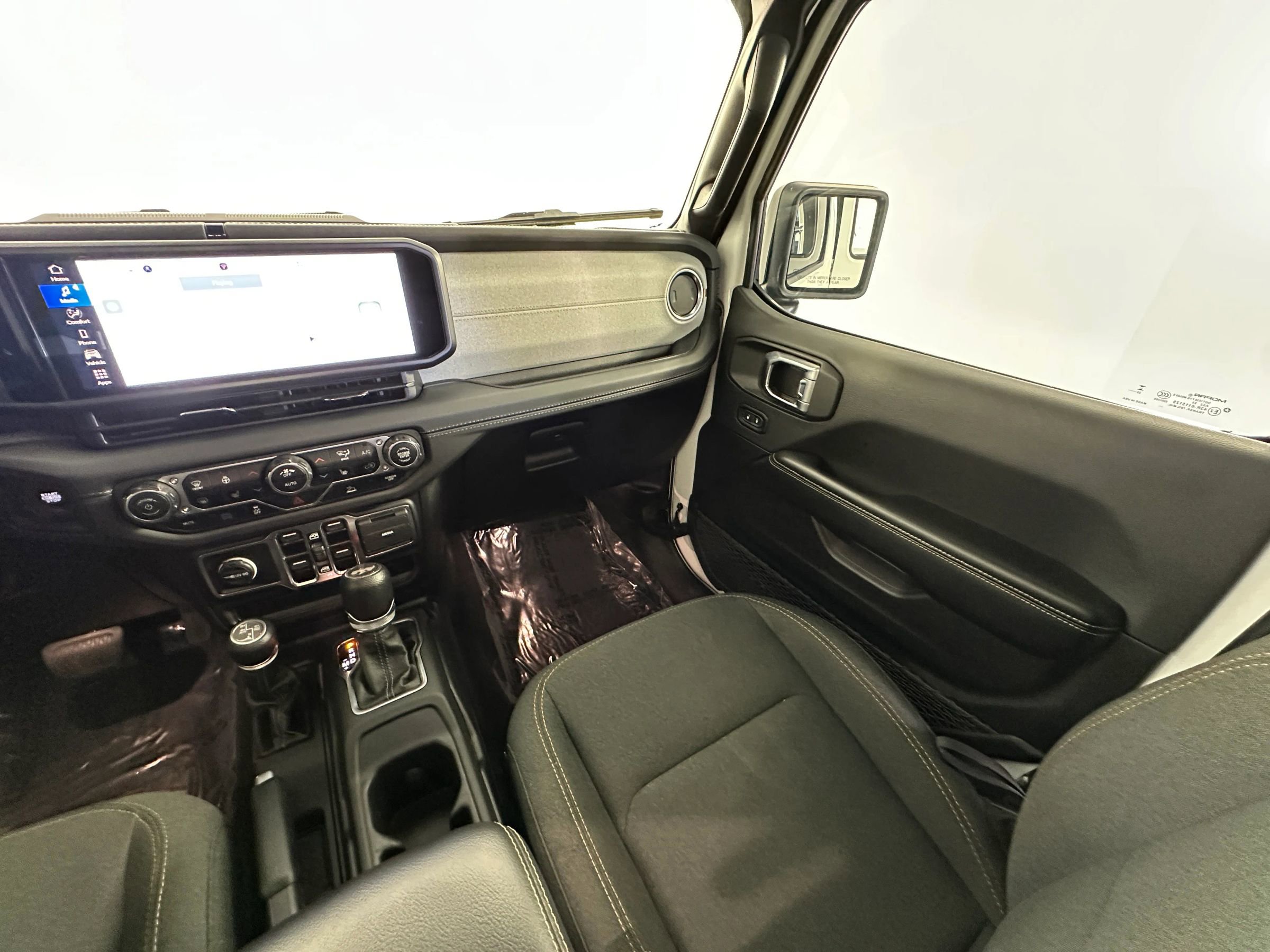 Used 2024 Jeep Wrangler Unlimited Sahara image 30