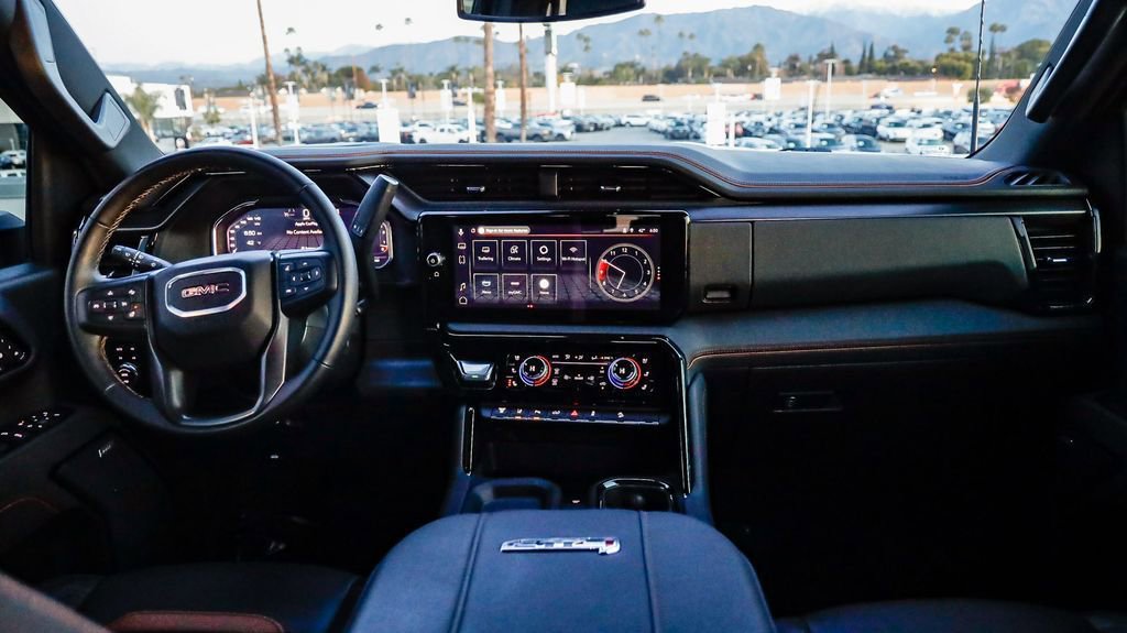 Used 2025 GMC Sierra 2500 AT4 image 13