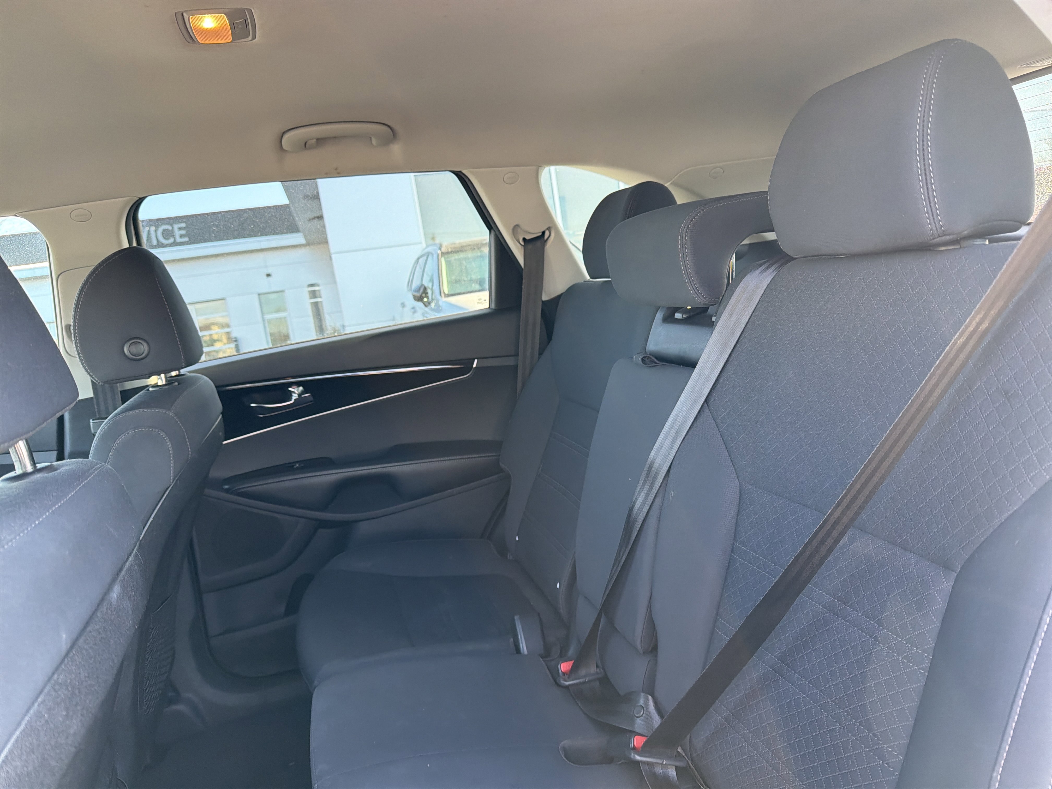 Used 2019 Kia Sorento LX image 28