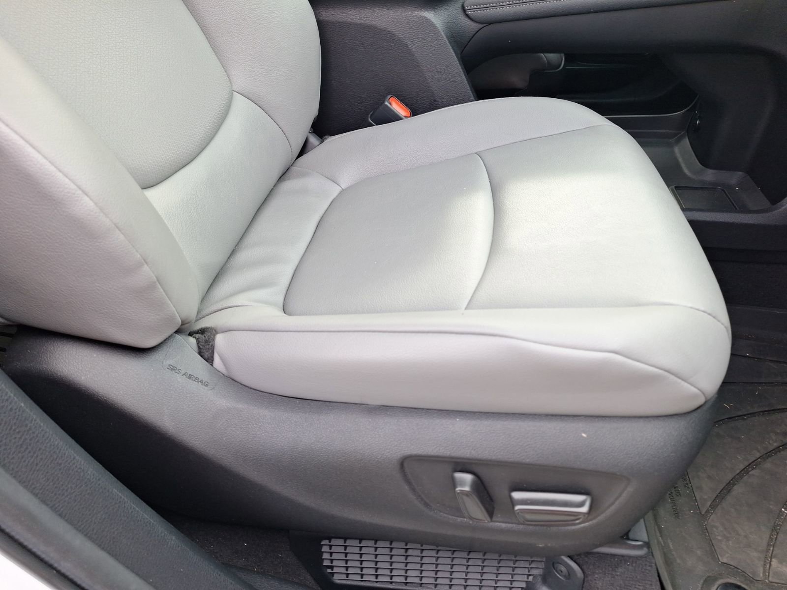 Used 2025 Toyota Sienna XLE image 35