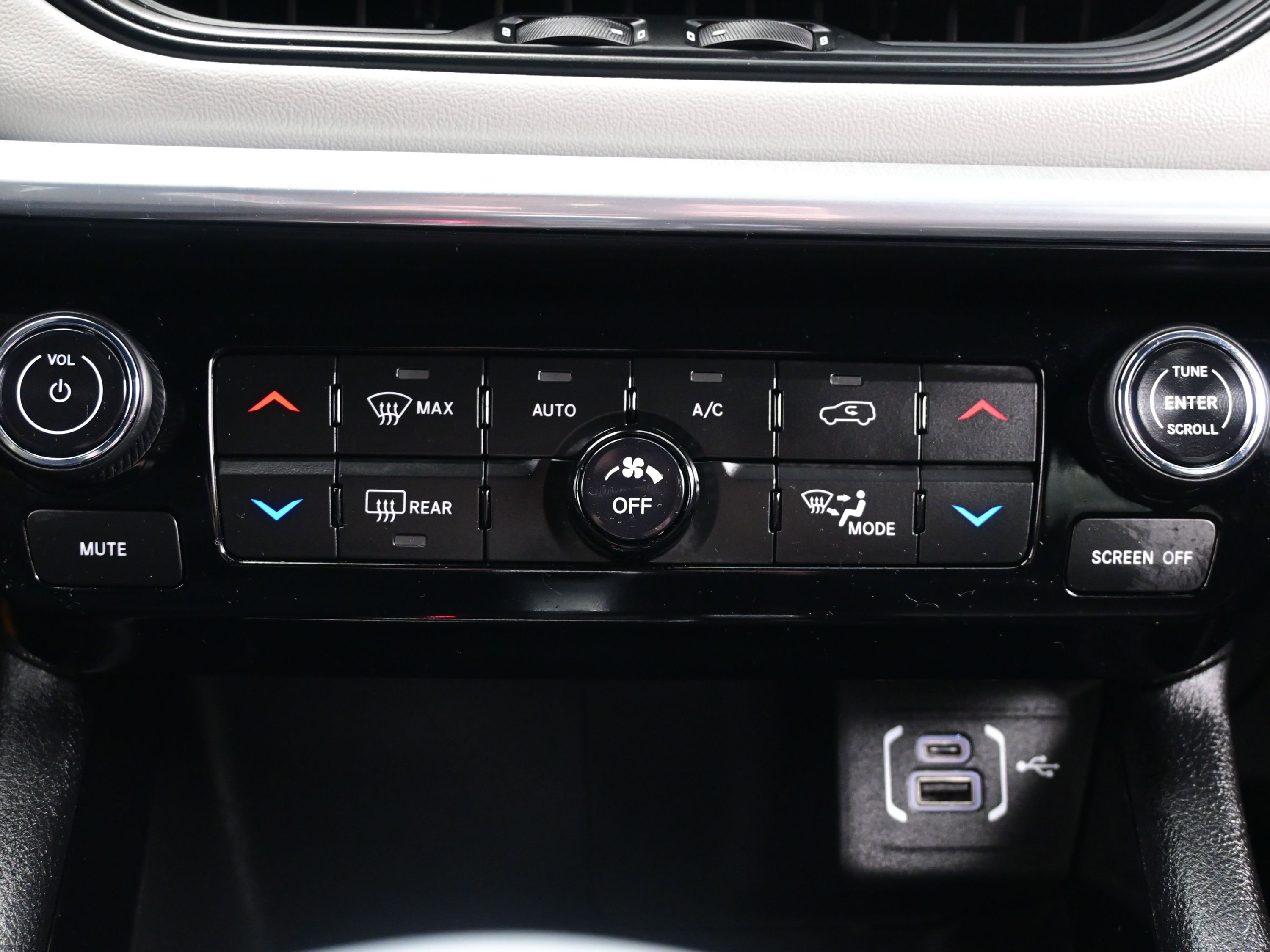 Used 2024 Jeep Compass Limited image 20