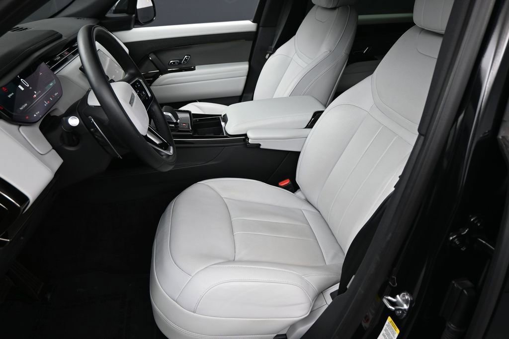 Used 2025 Land Rover Range Rover Sport SE AWD/4WD image 5