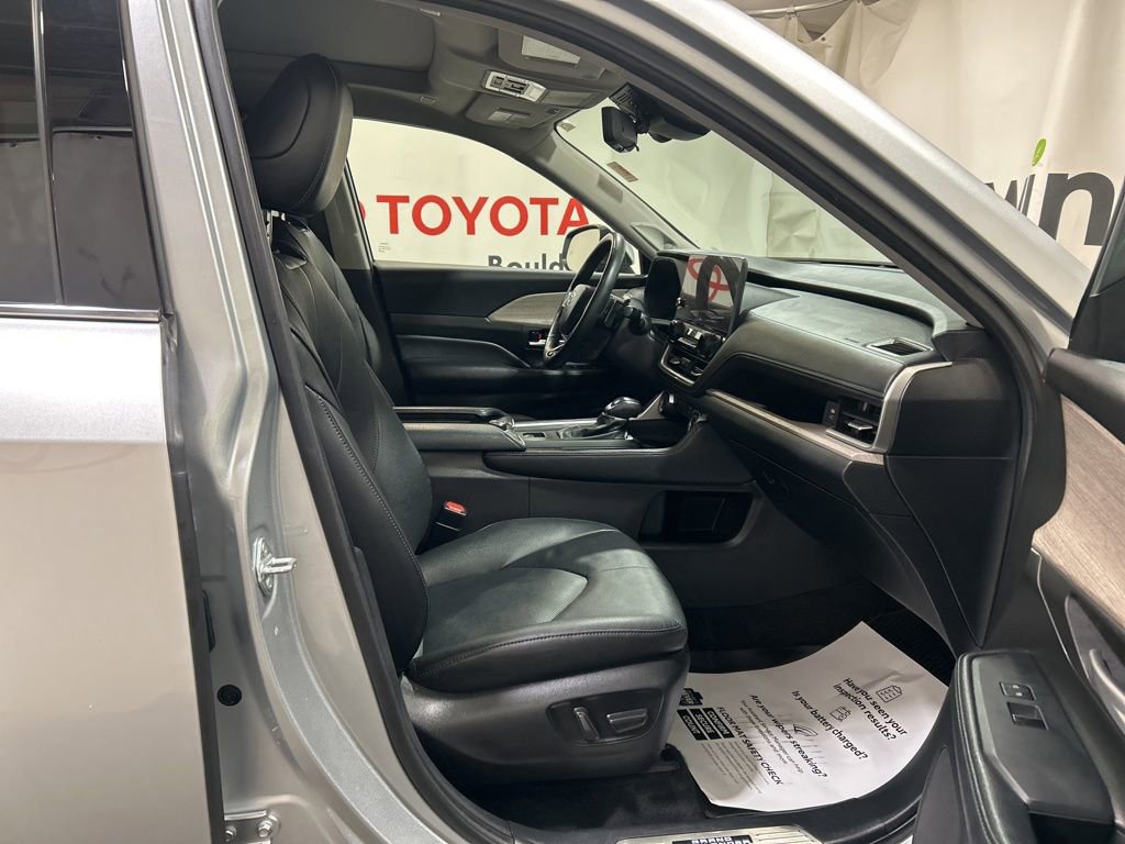 Used 2024 Toyota Grand Highlander AWD image 11