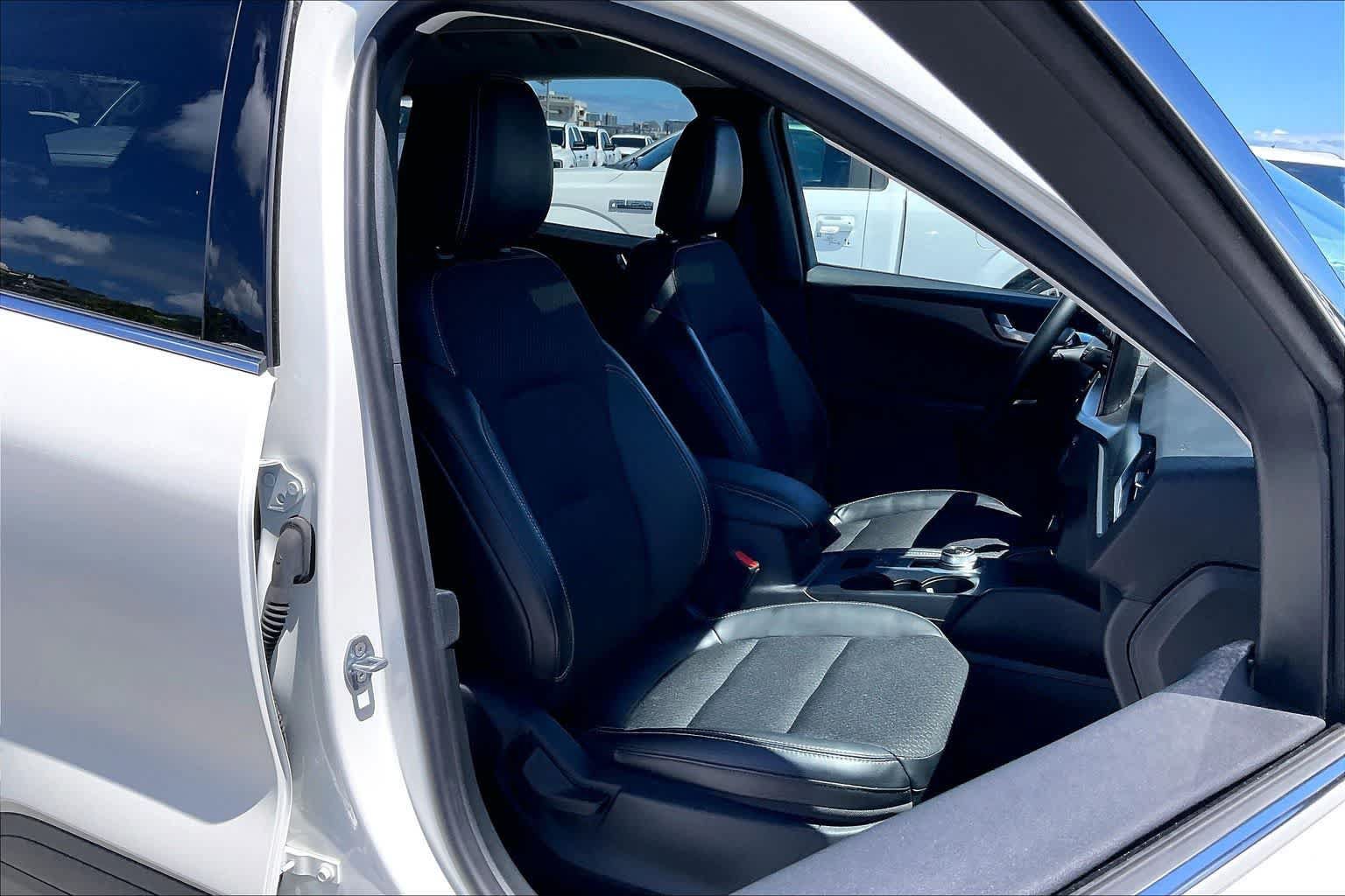 Used 2025 Ford Escape SE FWD image 13