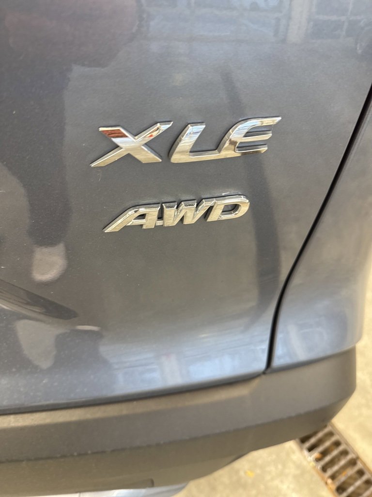 Used 2023 Toyota Corolla Cross XLE image 15