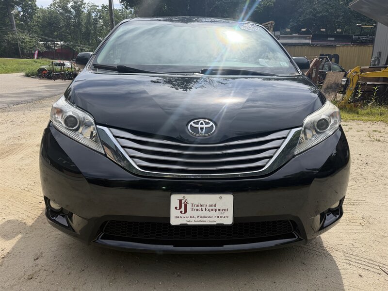 Used 2015 Toyota Sienna XLE w/ XLE Navigation Package AWD/4WD image 3