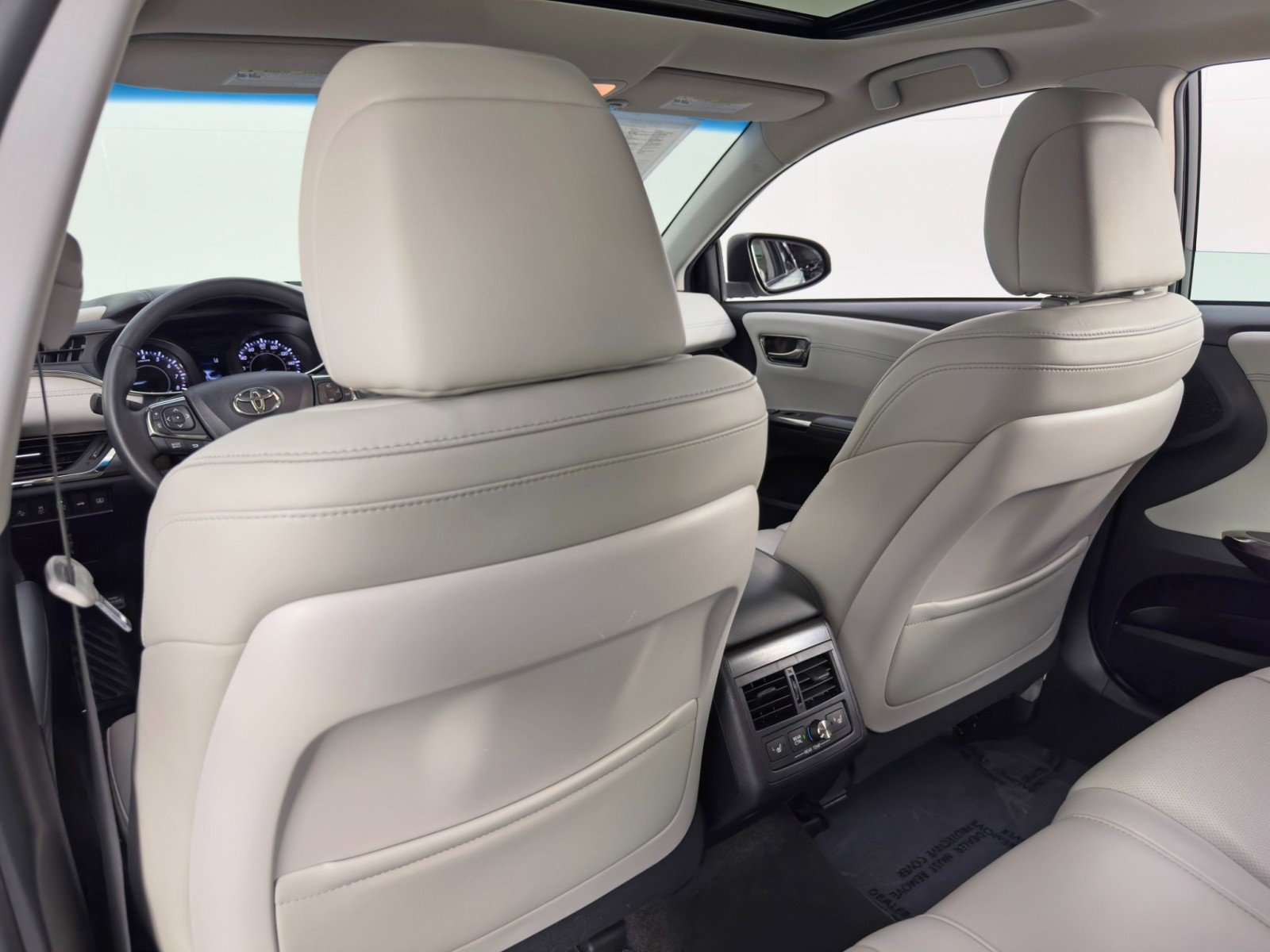 Used 2016 Toyota Avalon Limited w/ Toyota Safety Sense Package image 33