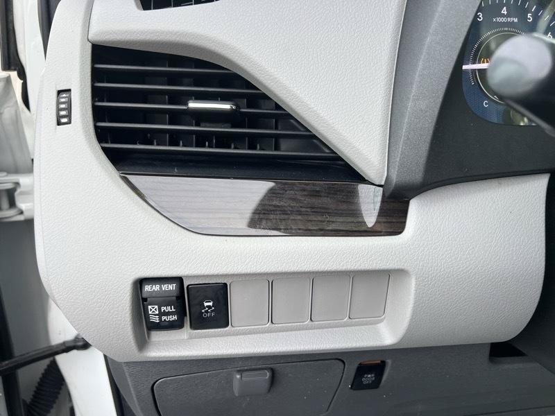 Used 2020 Toyota Sienna XLE FWD image 26