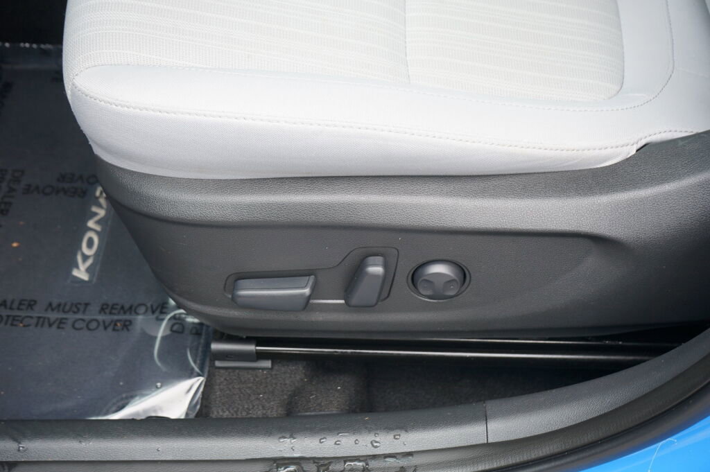 Certified 2023 Hyundai Kona SEL AWD/4WD image 17