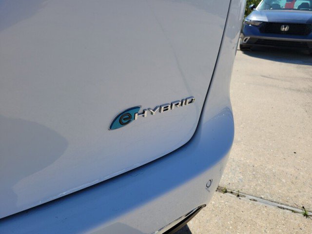 Used 2023 Chrysler Pacifica Touring-L image 7