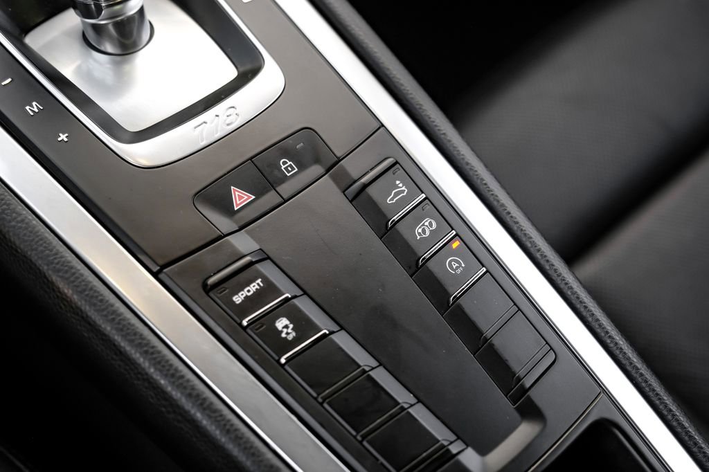 Used 2021 Porsche 718 Cayman w/ Premium Package image 23