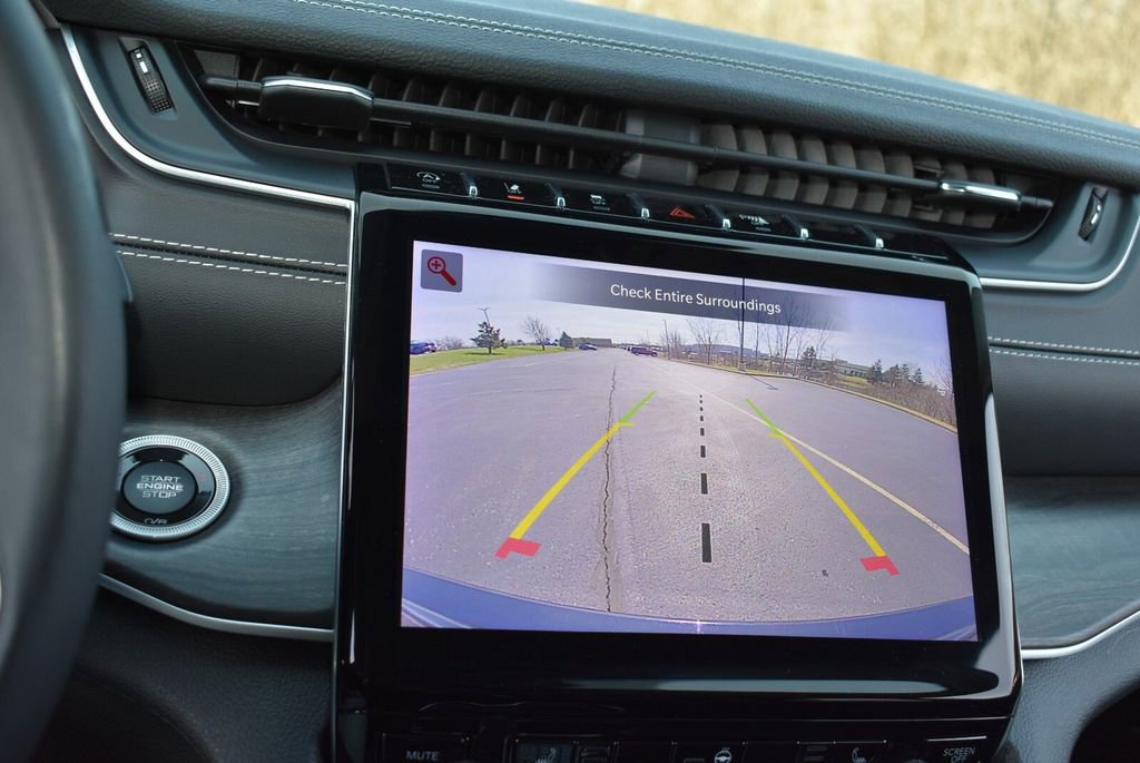 Used 2024 Jeep Grand Cherokee Limited image 24