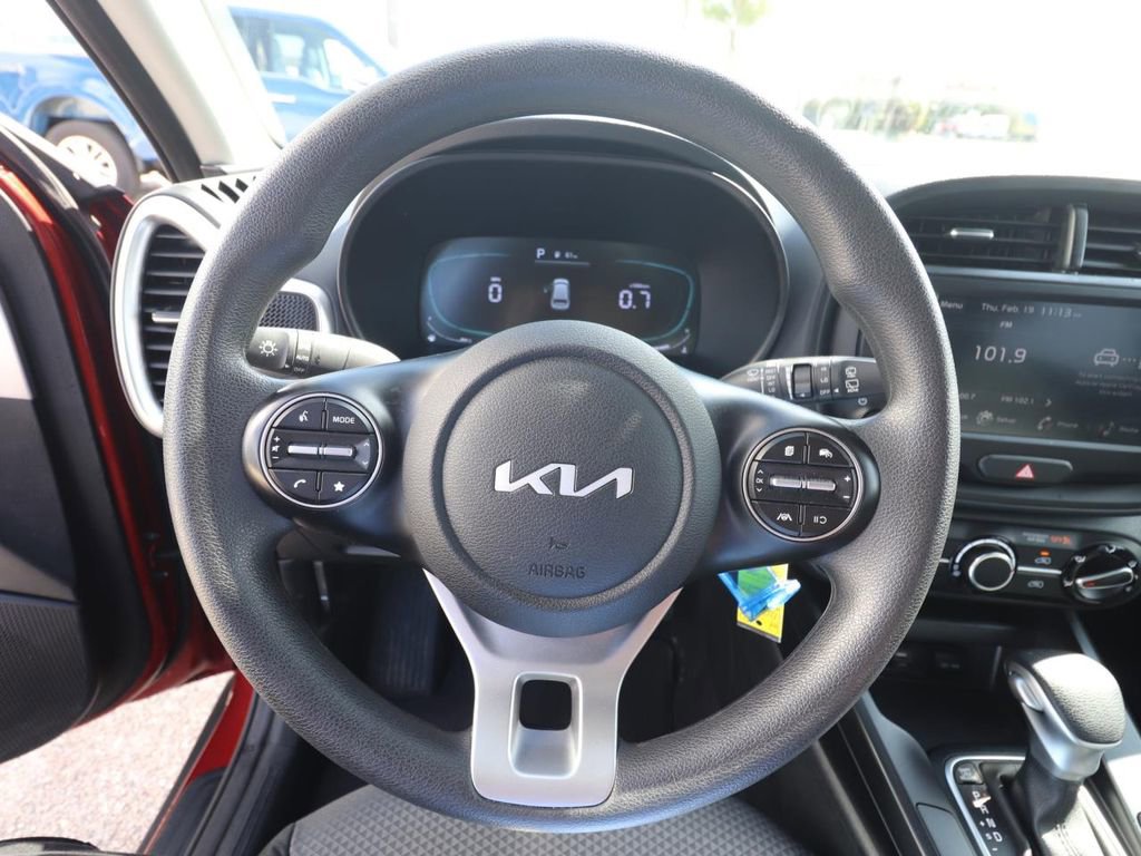 Used 2025 Kia Soul LX w/ LX Technology Package image 17