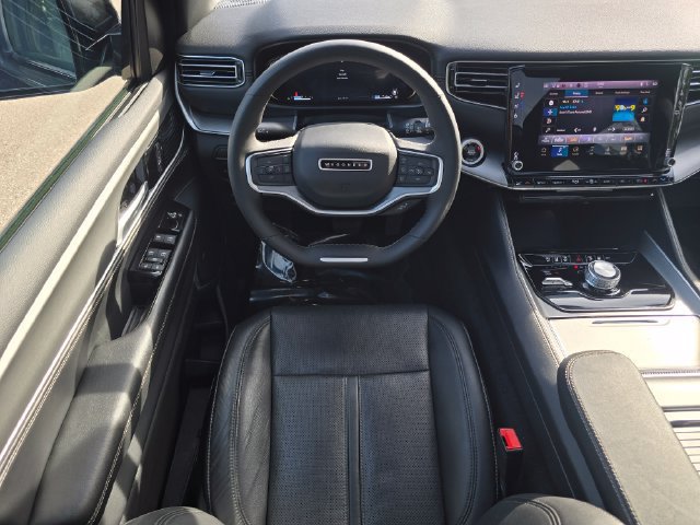 Used 2025 Jeep Wagoneer Series II w/ Premium Group I AWD/4WD image 4