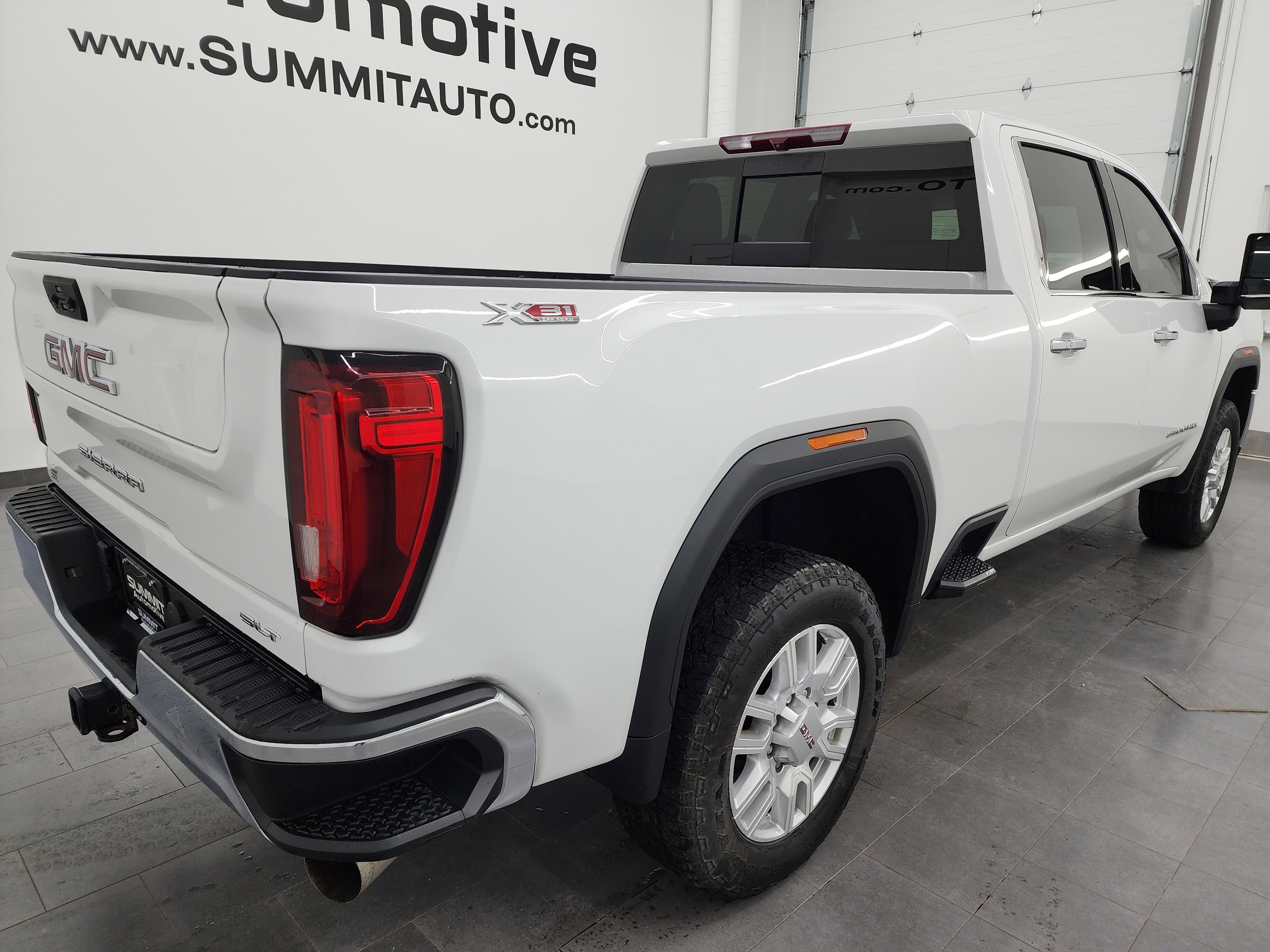 Used 2022 GMC Sierra 2500 SLT w/ SLT Convenience Package image 4
