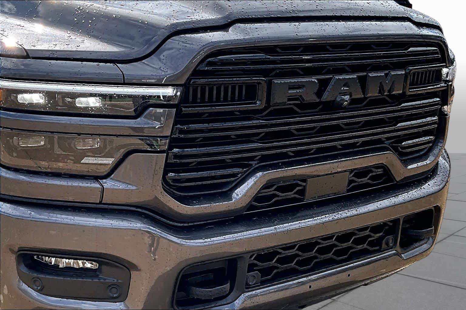Used 2025 RAM 2500 Laramie AWD/4WD image 30