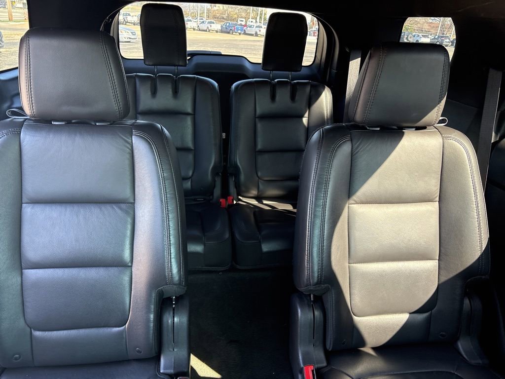 Used 2015 Ford Explorer XLT w/ Equipment Group 202A image 9
