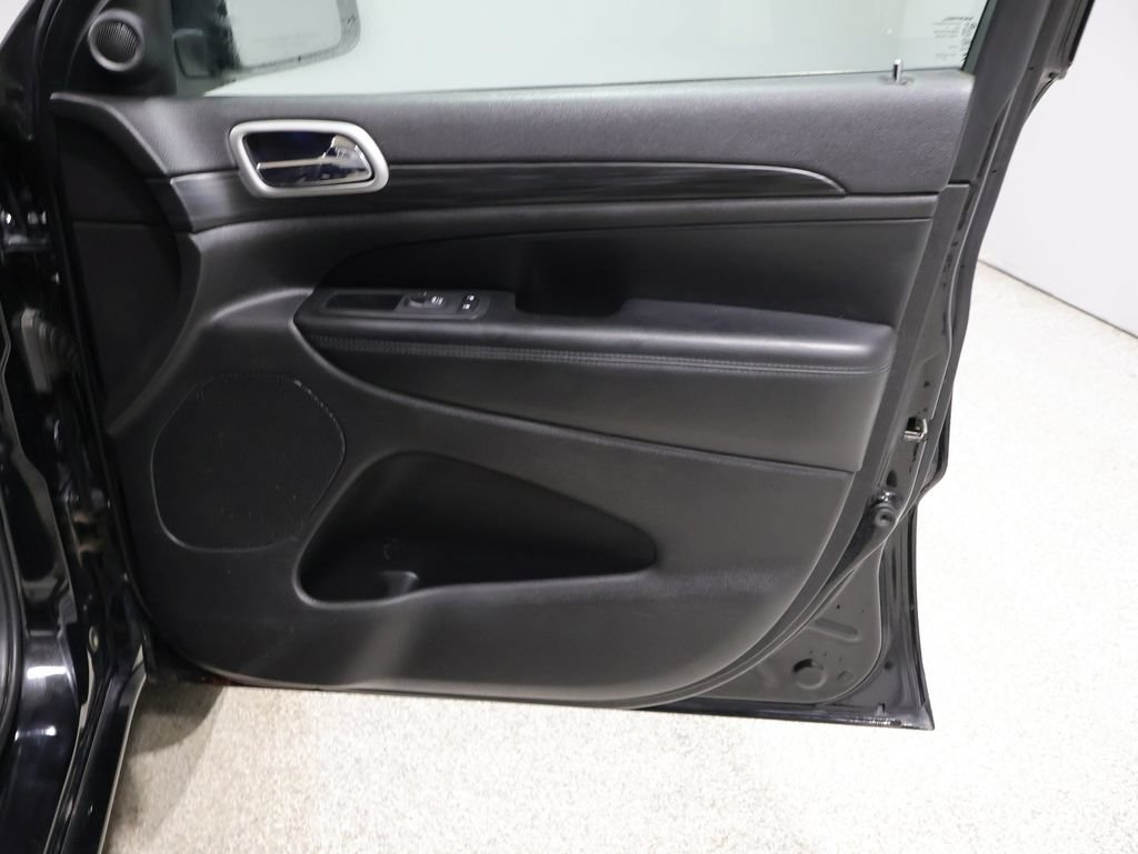 Used 2019 Jeep Grand Cherokee Altitude AWD/4WD image 25