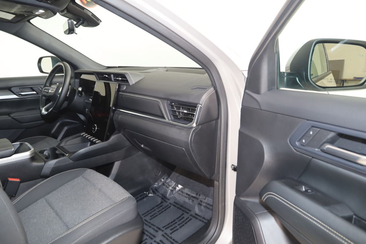 Used 2025 GMC Terrain Elevation w/ Technology Package II AWD/4WD image 39