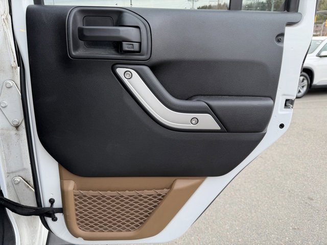 Used 2018 Jeep Wrangler Unlimited Rubicon w/ Connectivity Group image 39