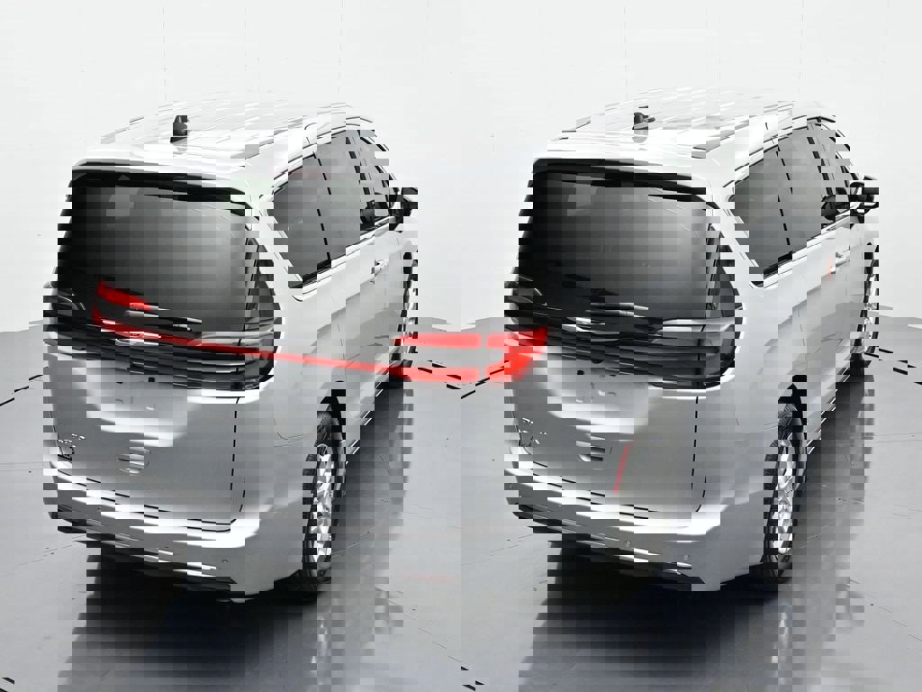 New 2026 Chrysler Pacifica Select image 14