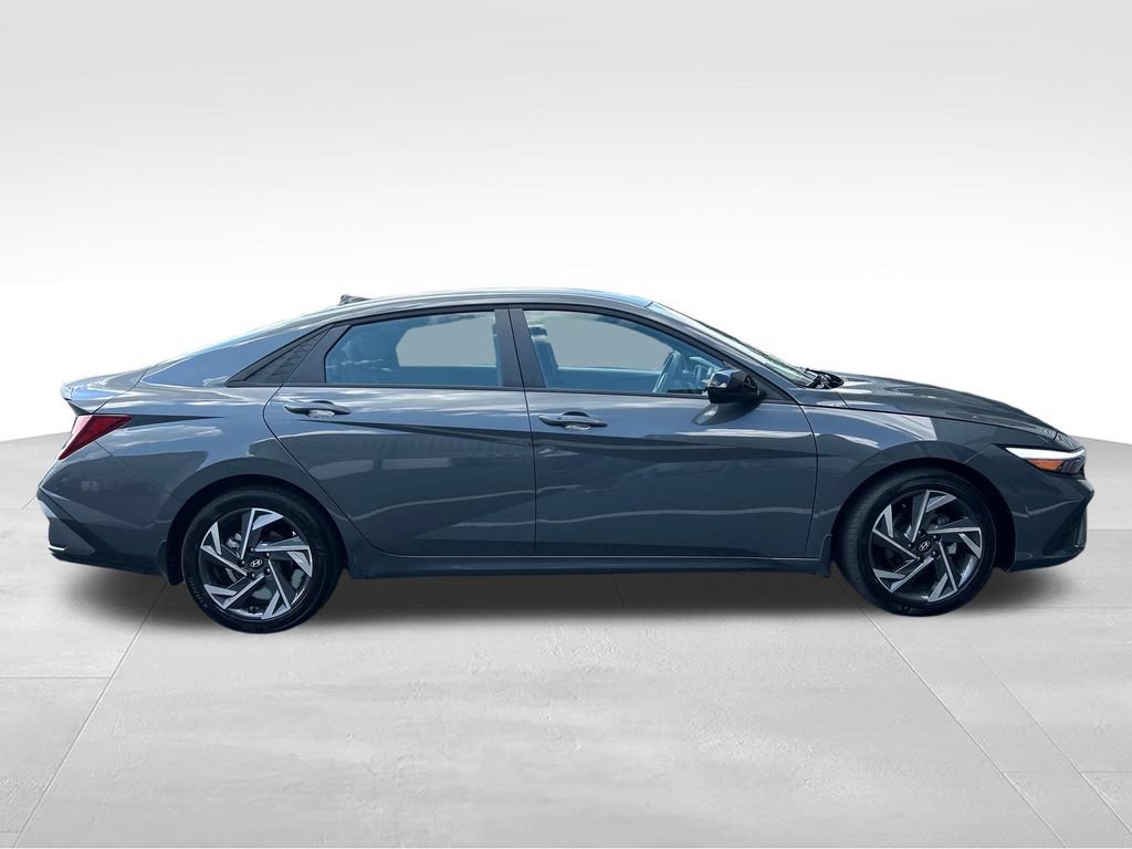 Used 2025 Hyundai Elantra Sport FWD image 6