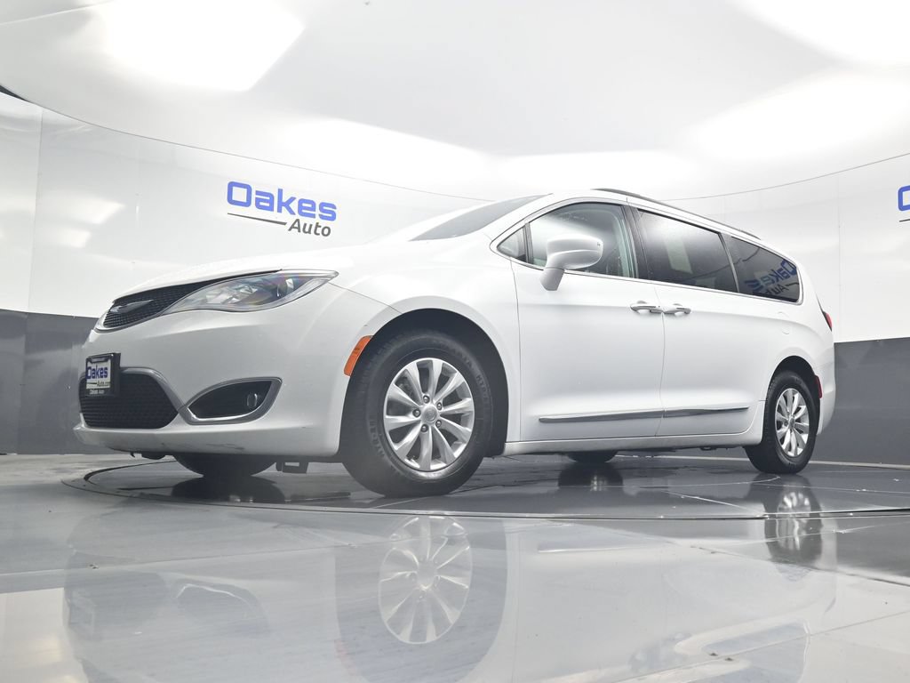 Used 2017 Chrysler Pacifica Touring-L FWD image 37