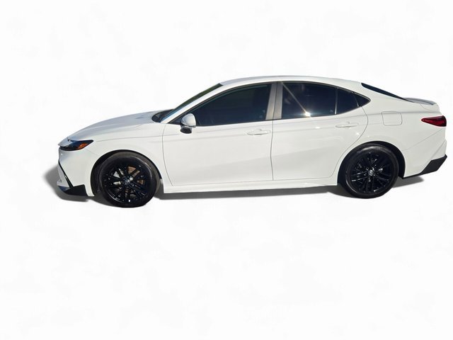 Used 2025 Toyota Camry SE image 7