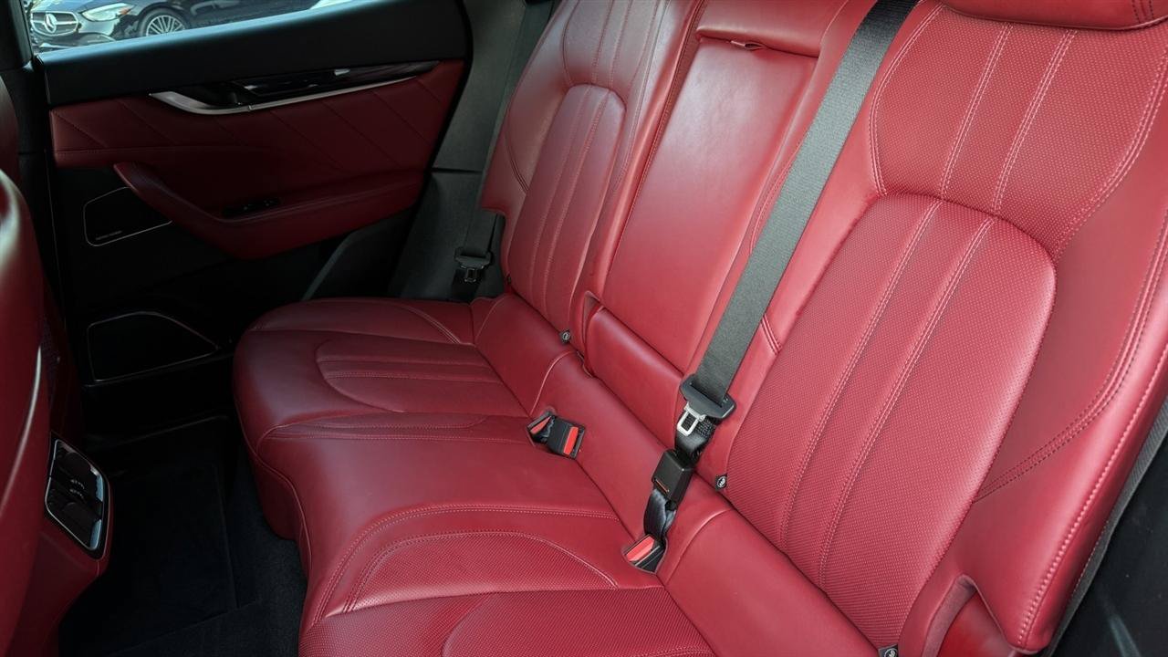 Used 2023 Maserati Levante GT AWD/4WD image 33