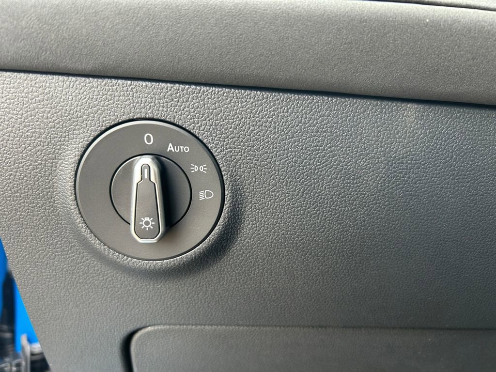 New 2025 Volkswagen Taos SE image 22