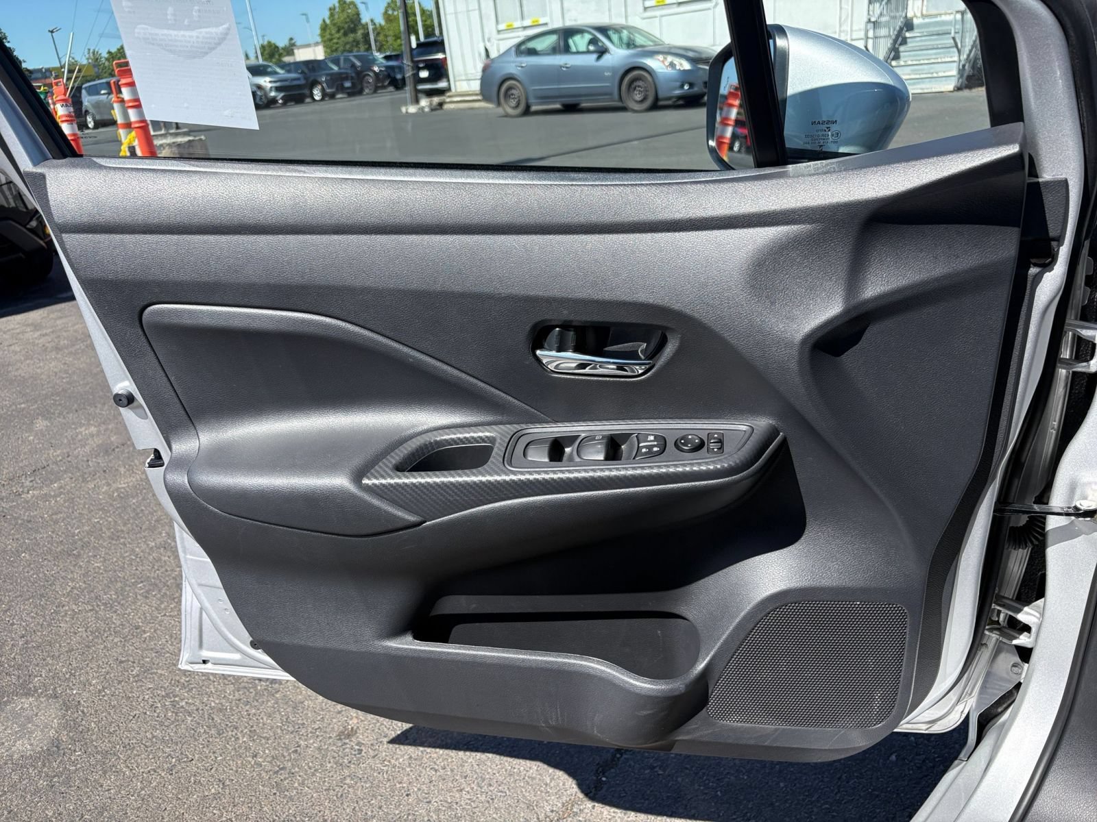 Used 2025 Nissan Versa SV FWD image 18