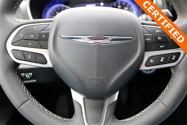 Used 2025 Chrysler Pacifica Select image 22