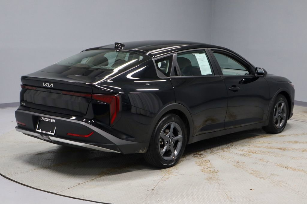 Used 2025 Kia K4 LXS image 11