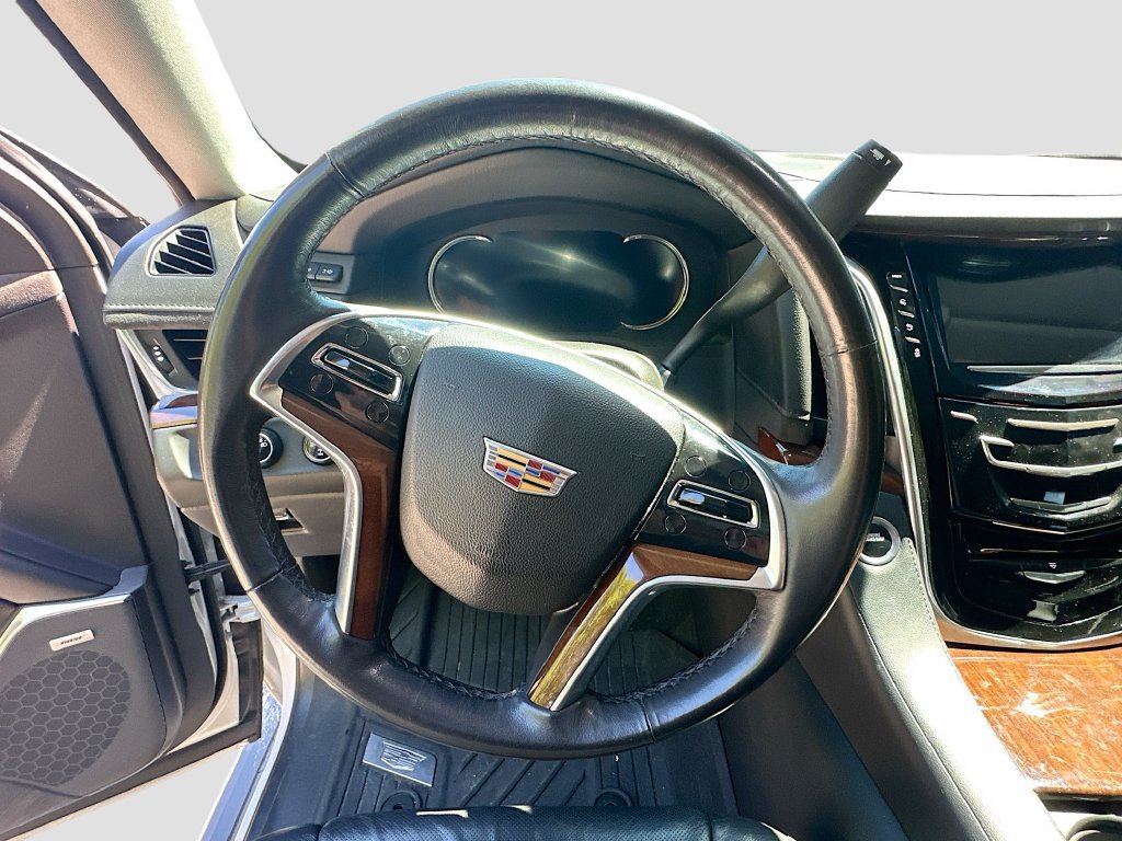 Used 2020 Cadillac Escalade Premium Luxury AWD/4WD image 11