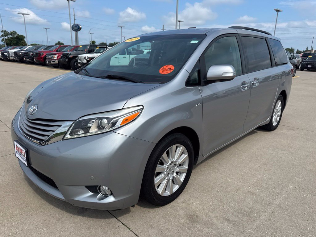 Used 2017 Toyota Sienna Limited AWD/4WD image 28