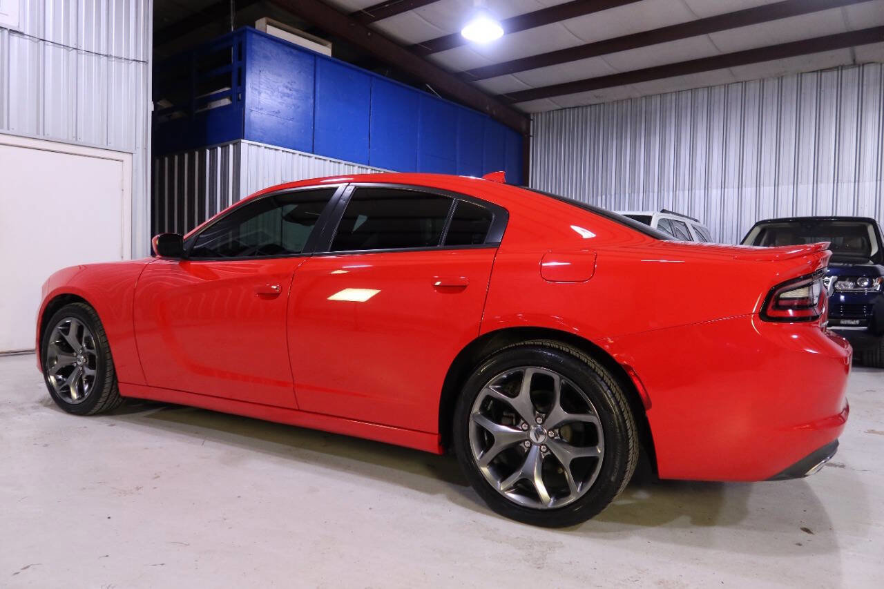 Used 2017 Dodge Charger SXT w/ Rallye Group image 2