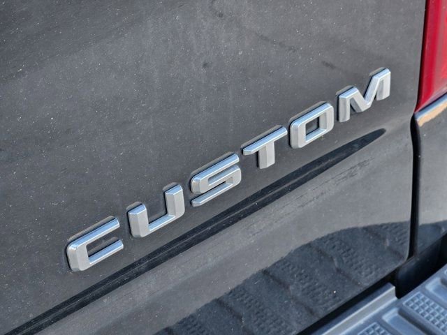 Used 2023 Chevrolet Silverado 1500 Custom image 18