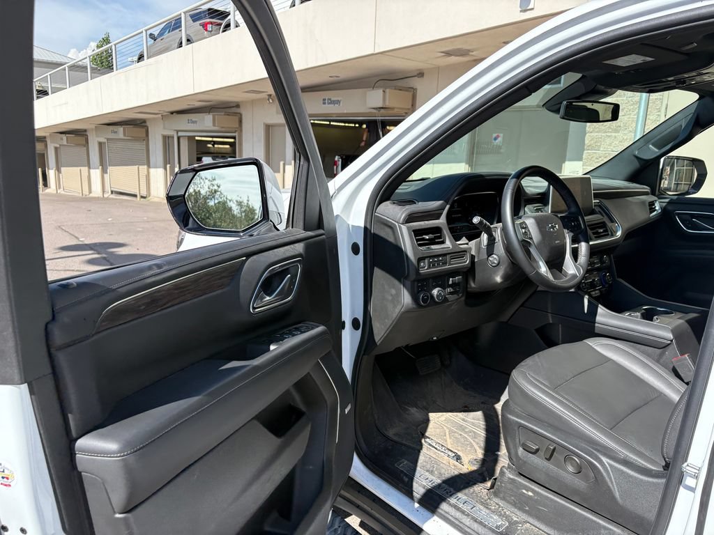 Used 2023 Chevrolet Tahoe Z71 w/ Luxury Package AWD/4WD image 17