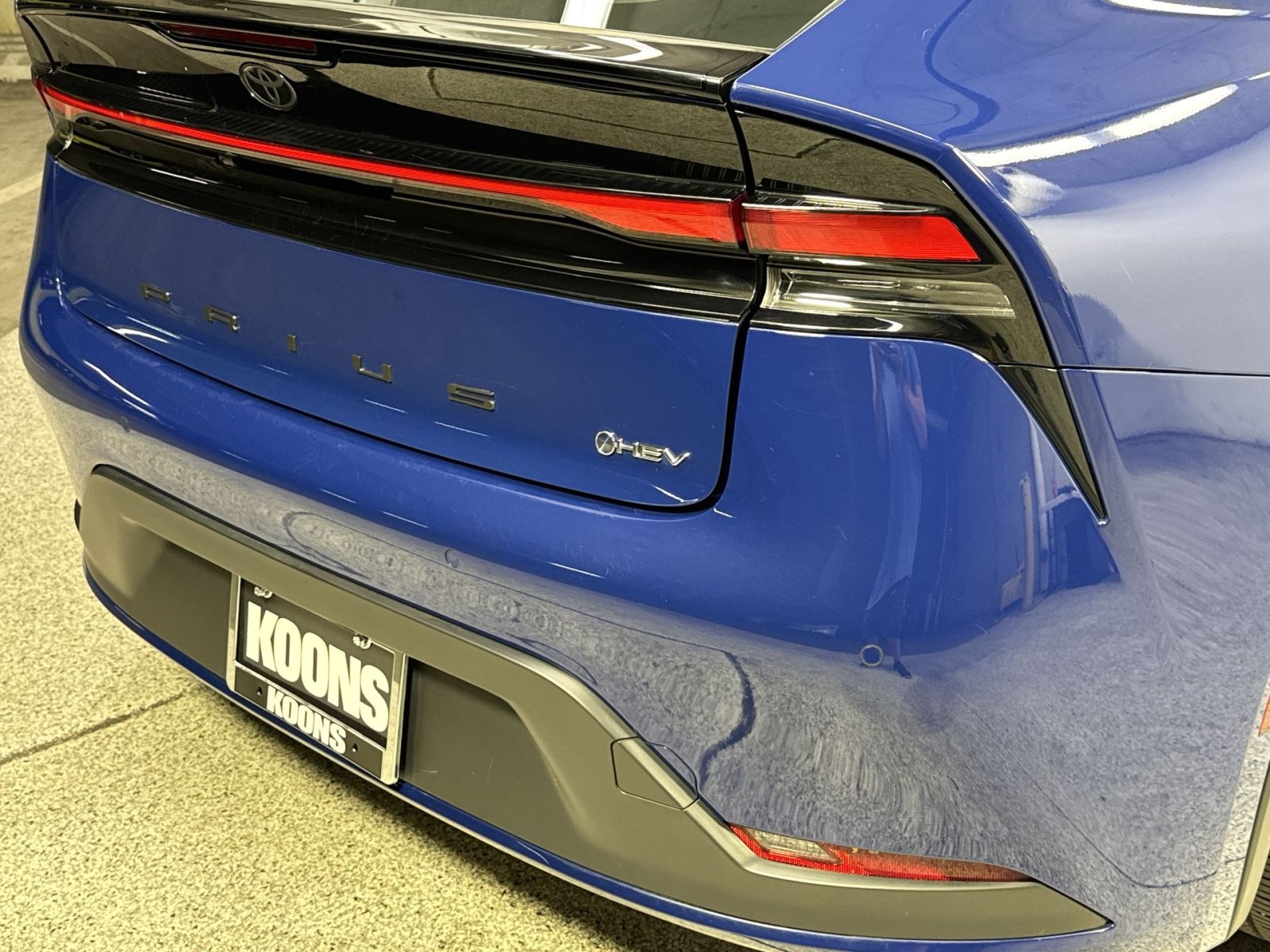 Used 2025 Toyota Prius LE FWD image 38