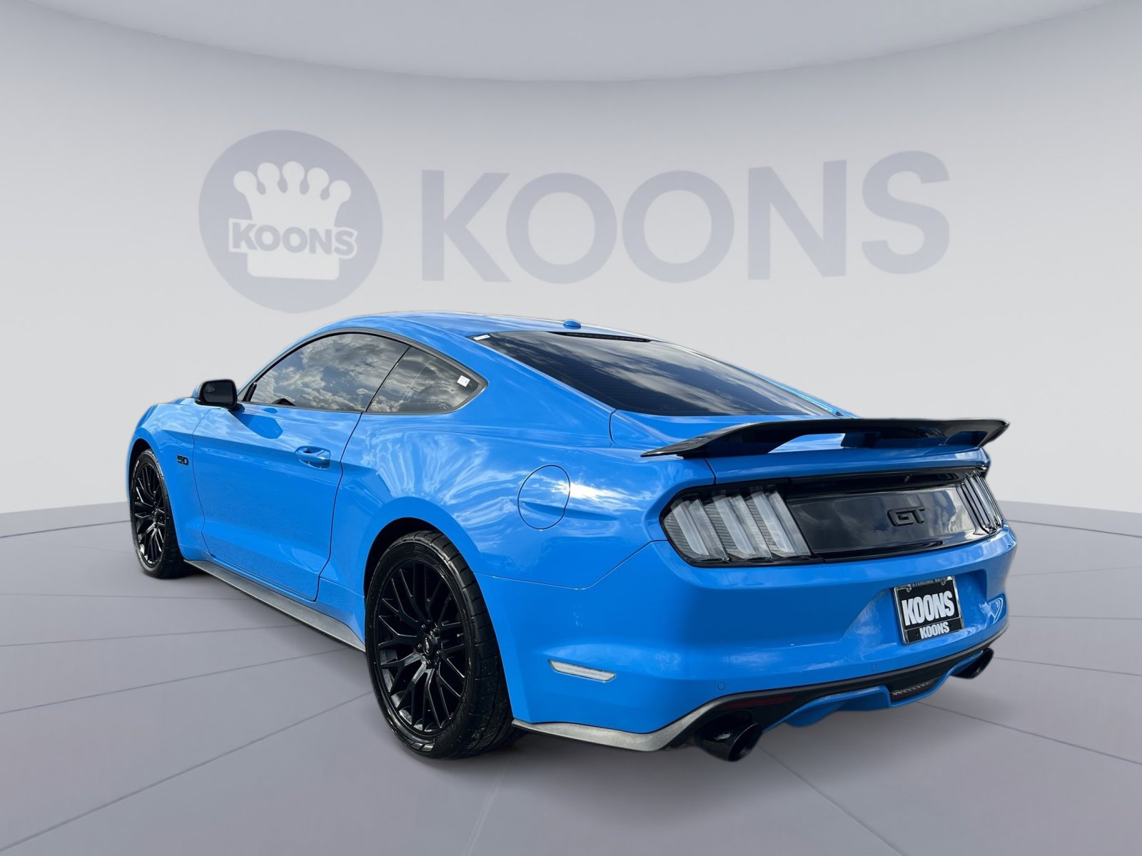 Used 2017 Ford Mustang GT Premium image 4