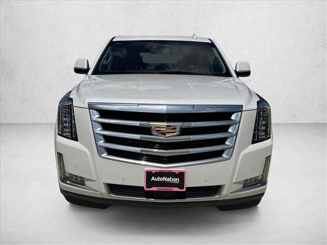 Used 2020 Cadillac Escalade Premium Luxury RWD image 2
